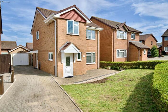 3 Bedroom Detached House For Sale In Freesia Close, Weymouth, DT3
