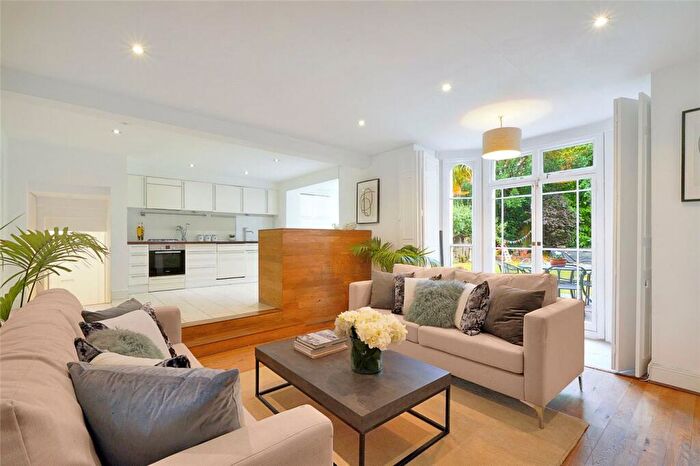 3 Bedroom Apartment For Sale In Pemberton Gardens, London, N19