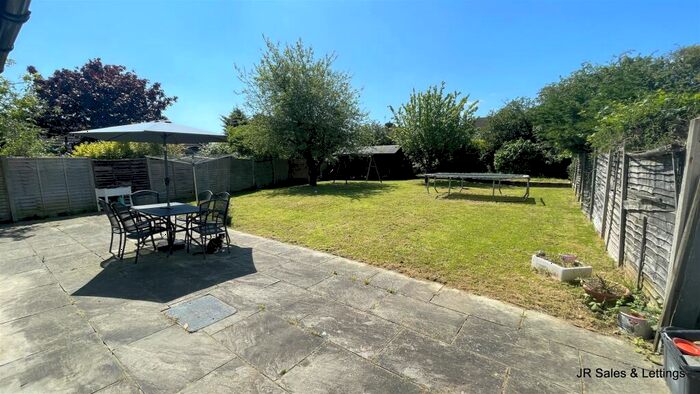 3 Bedroom End Of Terrace House For Sale In Goffs Oak Avenue, Goffs Oak, EN7