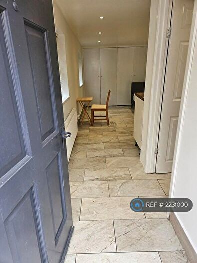 Studio To Rent In Lynton Avenue, London, NW9