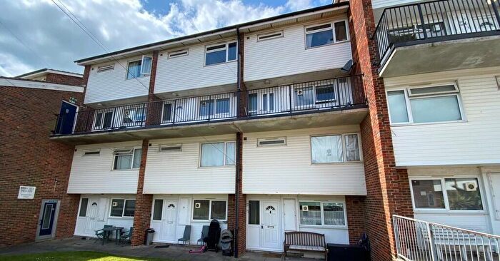 3 Bedroom Flat For Sale In Lumsden Road, Southsea, Hampshire, PO4