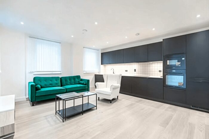 3 Bedroom Flat To Rent In Cotton Street, E14