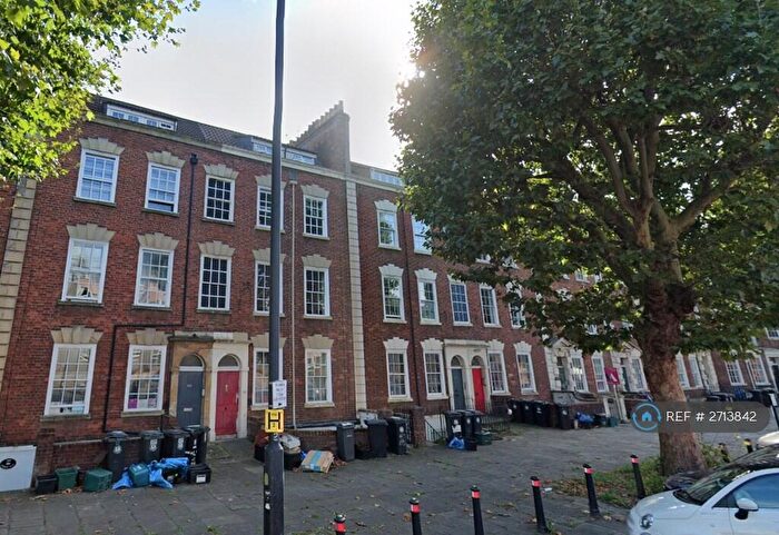 3 Bedroom Flat To Rent In Hotwell Road, Bristol, BS8