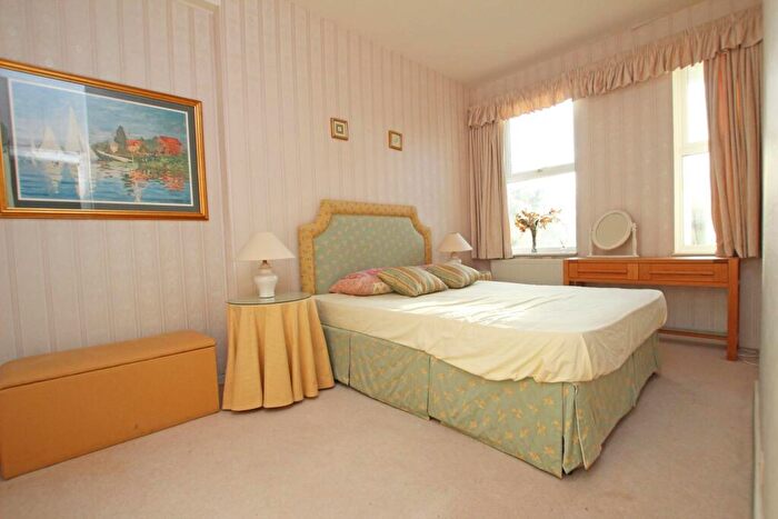 3 Bedroom Flat For Sale In Staveley Road, Eastbourne, BN20