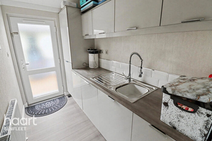 2 Bedroom Park Home For Sale In Shore Drive, Essex, SS8