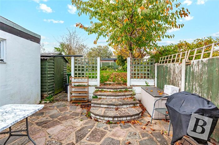 2 Bedroom Bungalow For Sale In Derby Avenue, Upminster, RM14