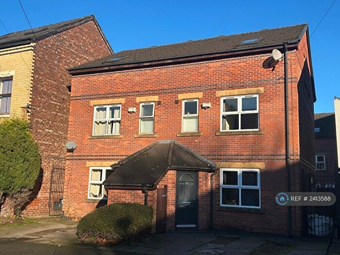 5 Bedroom Semi-Detached House To Rent In Rippingham, Manchester, M20