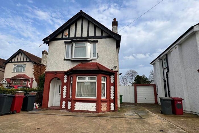 3 Bedroom House To Rent In Farnham Road, SL2