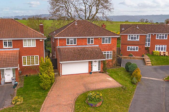 4 Bedroom Detached House For Sale In Windmill Hill, Princes Risborough, HP27
