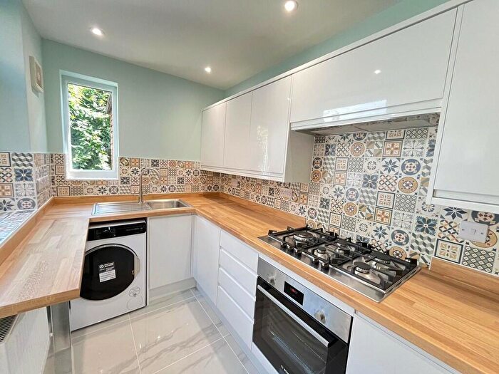 2 Bedroom Terraced House To Rent In Henton Road, West End, LE3