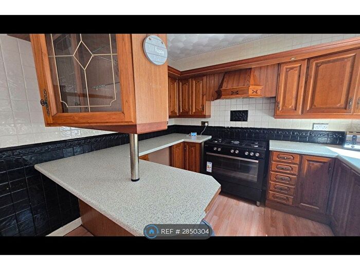 4 Bedroom Semi-Detached House To Rent In Claybank Street, Heywood, OL10