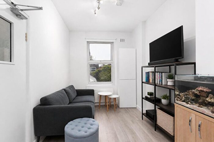 2 Bedroom Flat To Rent In Torriano Avenue, Kentish Town, NW5