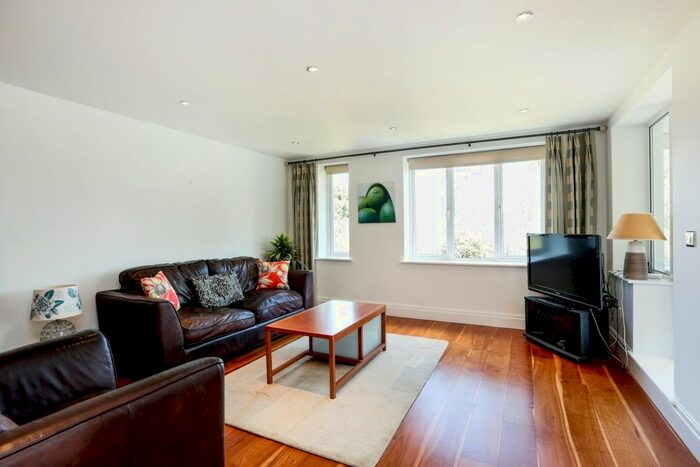 2 Bedroom Flat To Rent In Strand Drive, Kew, Richmond, TW9
