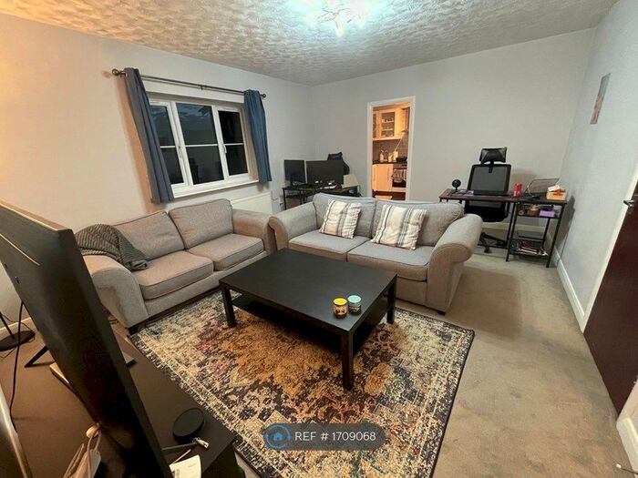 2 Bedroom Flat To Rent In Hawarden Hill, London, NW2