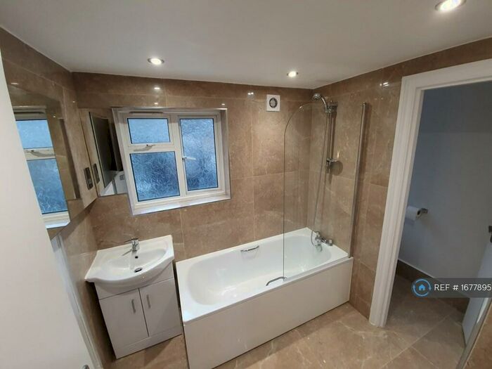 1 Bedroom Flat To Rent In Ferme Park Road, London, N4