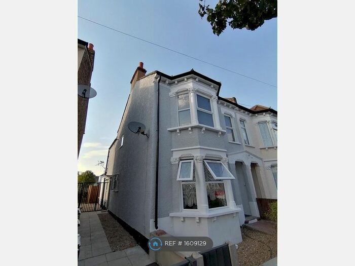 2 Bedroom Flat To Rent In Lucerne Road, Thornton Heath, CR7