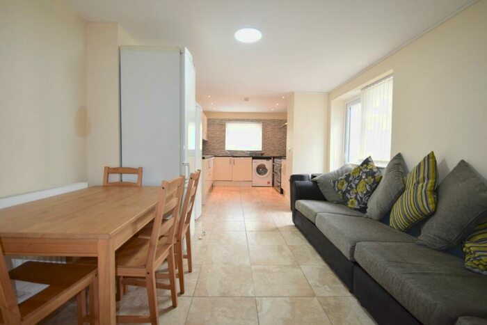 6 Bedroom House To Rent In Rhymney Street, Cathays, CF24