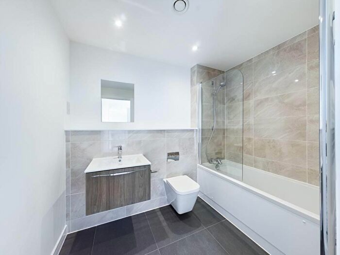 2 Bedroom Apartment To Rent In The Broadway, Town Centre, RH10