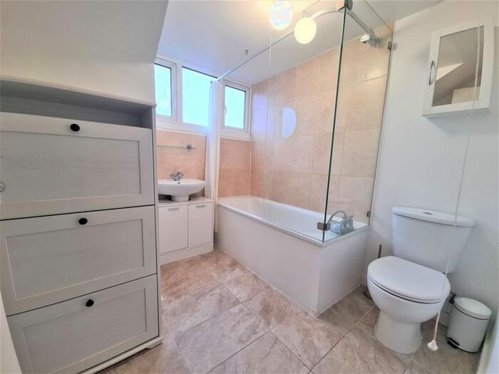 Studio To Rent In Glyn Avenue, New Barnet, Barnet EN4