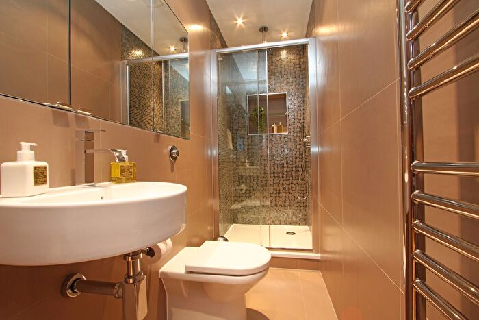 3 Bedroom Flat To Rent In Ennismore Gardens, London, SW7