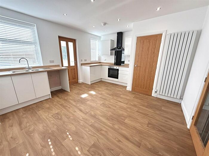 2 Bedroom Semi-Detached House To Rent In Honeywell Grove, Barnsley, S71