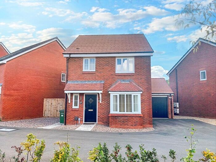 3 Bedroom Detached House For Sale In Bossu Drive, Oadby, LE2