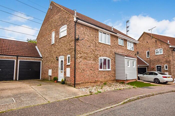 3 Bedroom Semi Detached House To Rent In Paston Close, South Woodham Ferrers, CM3