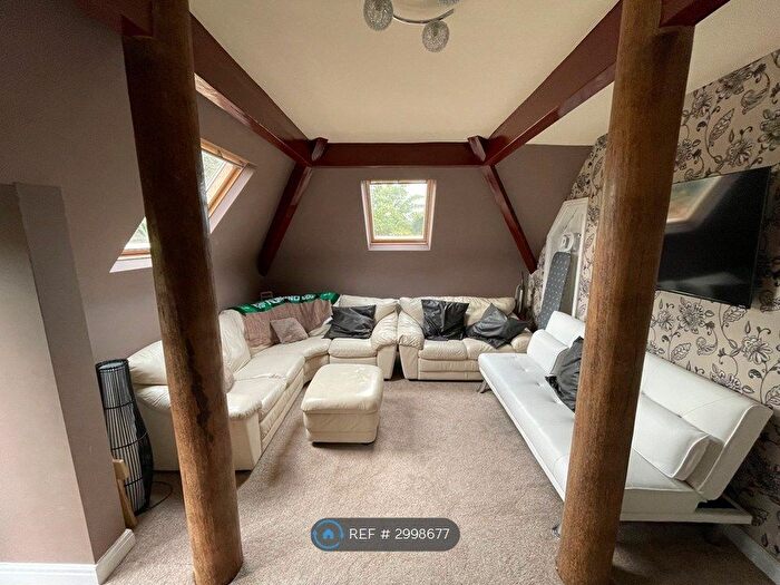 2 Bedroom Flat To Rent In Otley Road, Leeds, LS16