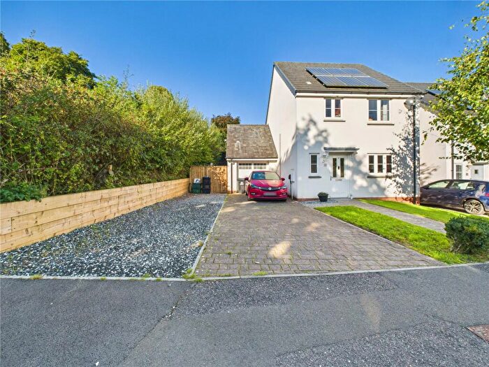 3 Bedroom Link Detached House For Sale In Elizabeth Penton Way, Bampton, Tiverton, Devon, EX16