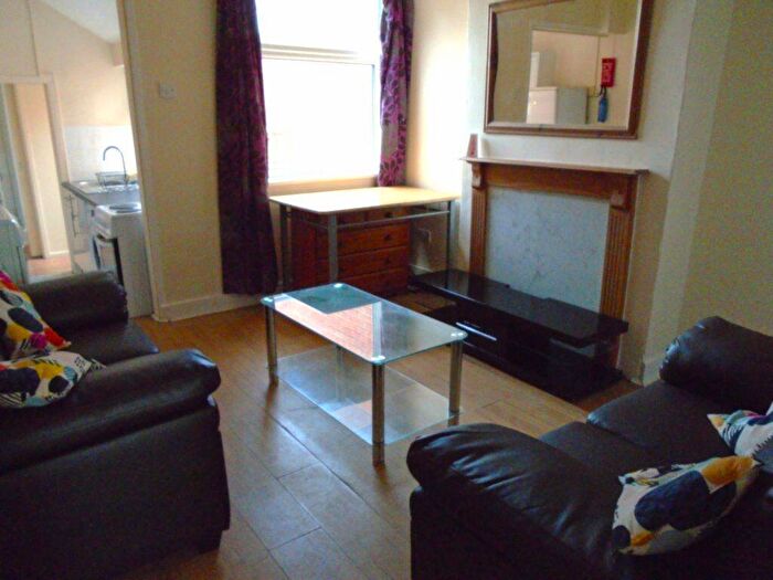 3 Bedroom House To Rent In School Terrace, B29