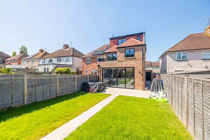 3 Bedroom Semi-Detached House For Sale In Kentons Lane, Windsor, SL4