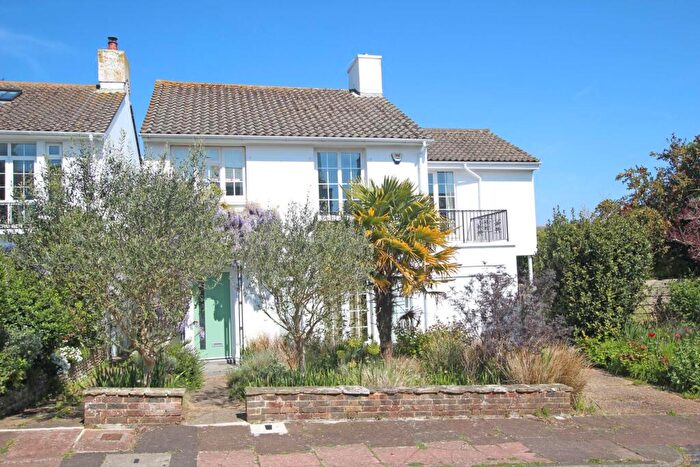 3 Bedroom Detached House For Sale In Holywell Close, Eastbourne, BN20