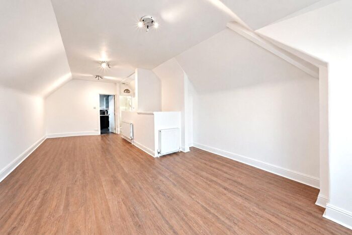 4 Bedroom Flat For Sale In Dartmouth Road, Mapesbury Conservation, NW2