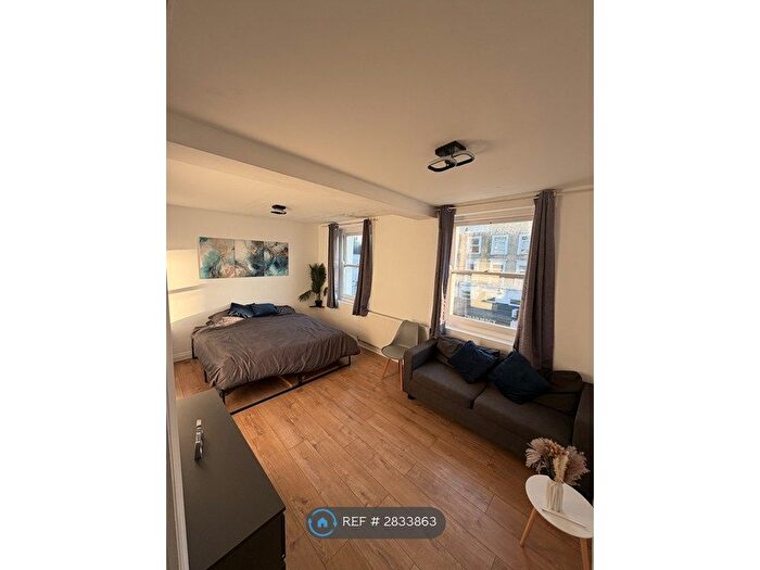 2 Bedroom Flat To Rent In Breckock Road, London, Greater Lond, N7