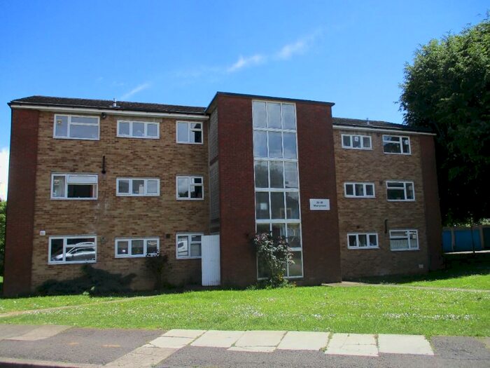 2 Bedroom Flat To Rent In Merrymeet, Banstead, Surrey, SM7