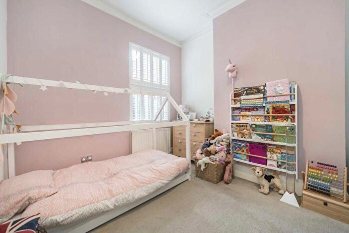2 Bedroom Flat For Sale In Friern Road, East Dulwich, SE22