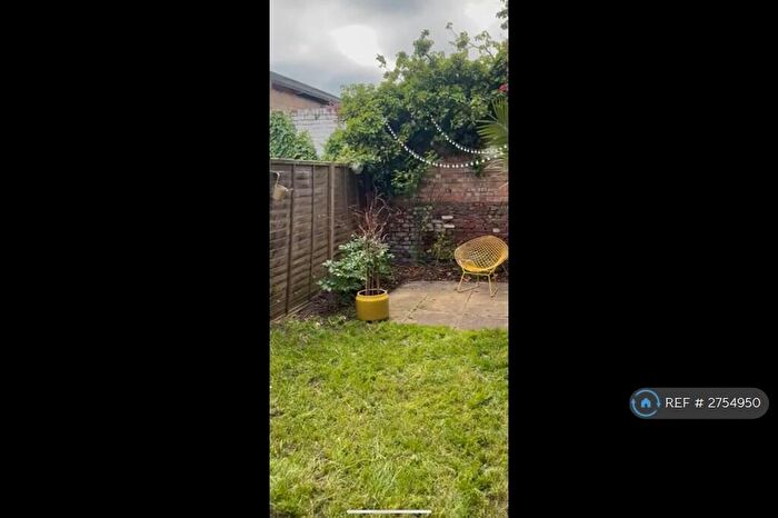 3 Bedroom Flat To Rent In London, Uk, N15