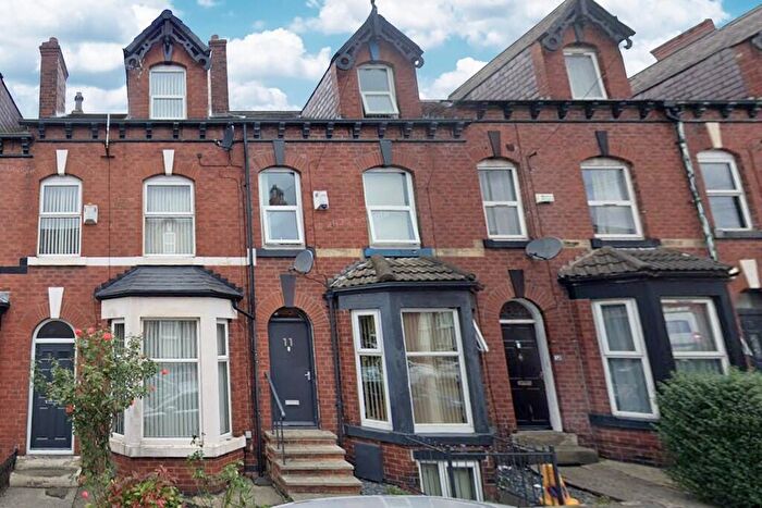 7 Bedroom Terraced House For Sale In Hessle Place, Leeds, LS6