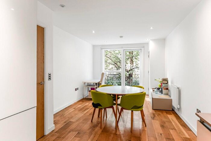 1 Bedroom Apartment For Sale In Plender Street, Camden, NW1