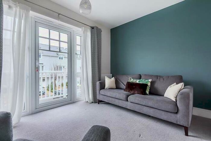 3 Bedroom Town House To Rent In Green Park, Reading, RG2
