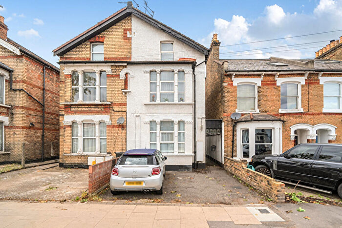 3 Bedroom Maisonette For Sale In Whittington Road, Bowes Park, London, N22