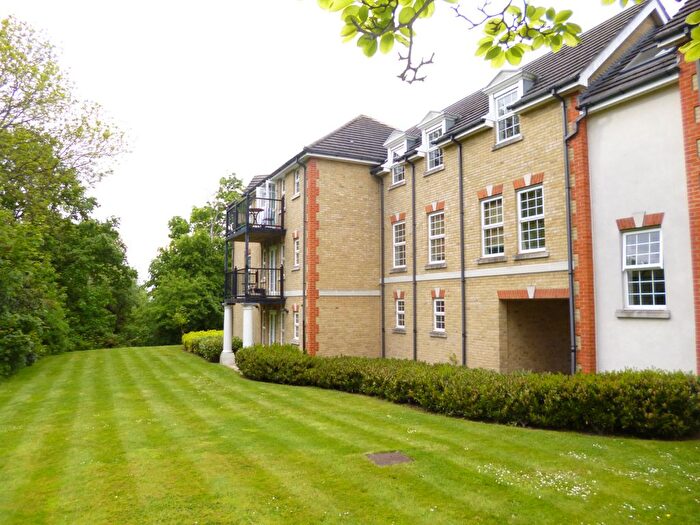 2 Bedroom Flat To Rent In Bushey Heath, Bushey, WD23