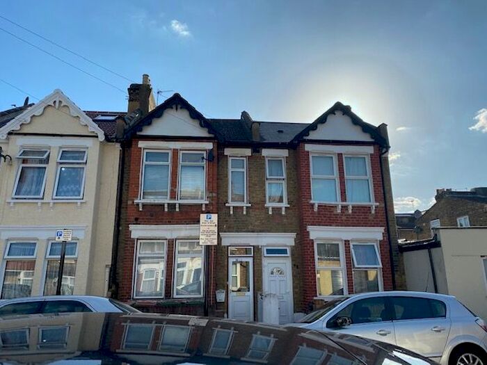 2 Bedroom Flat To Rent In Walpole Road, East Ham London, E6