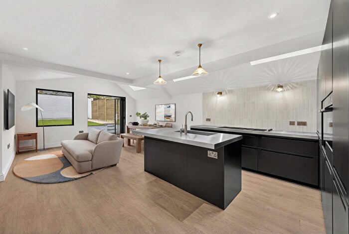 2 Bedroom Flat For Sale In Upland Road, London, SE22