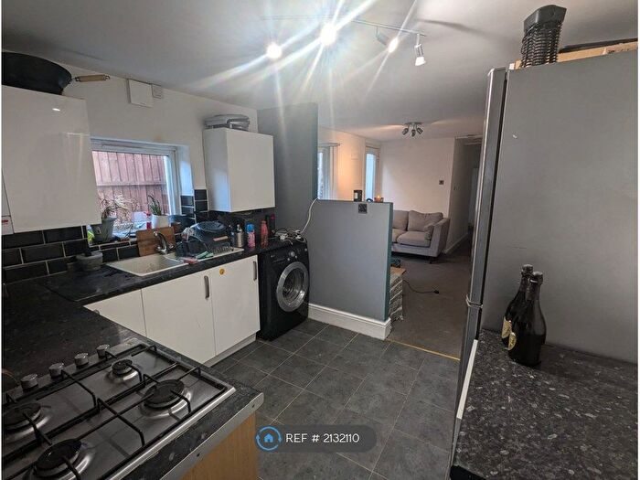 2 Bedroom Flat To Rent In London, Stratford, E15