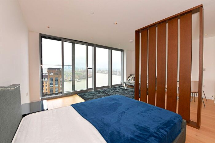 Studio For Sale In Landmark Pinnacle, Marsh Wall, Canary Wharf, London, E14