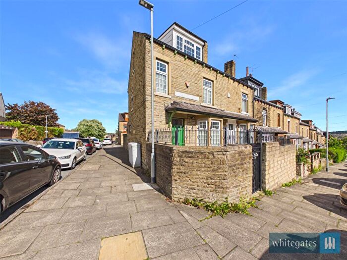 4 Bedroom End Of Terrace House For Sale In Upper Woodlands Road, Bradford, West Yorkshire, BD8