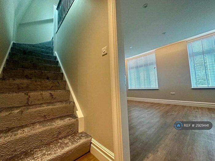3 Bedroom Flat To Rent In The Rise, London, N13