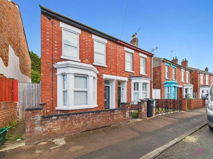 3 Bedroom Semi-Detached House To Rent In Calton Road, Gloucester, GL1