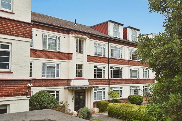 2 Bedroom Flat For Sale In Manor Vale, Brentford, TW8